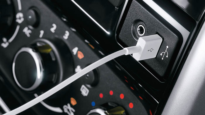 Nissan Terrano USB-порт на мультимедийной ситсеме